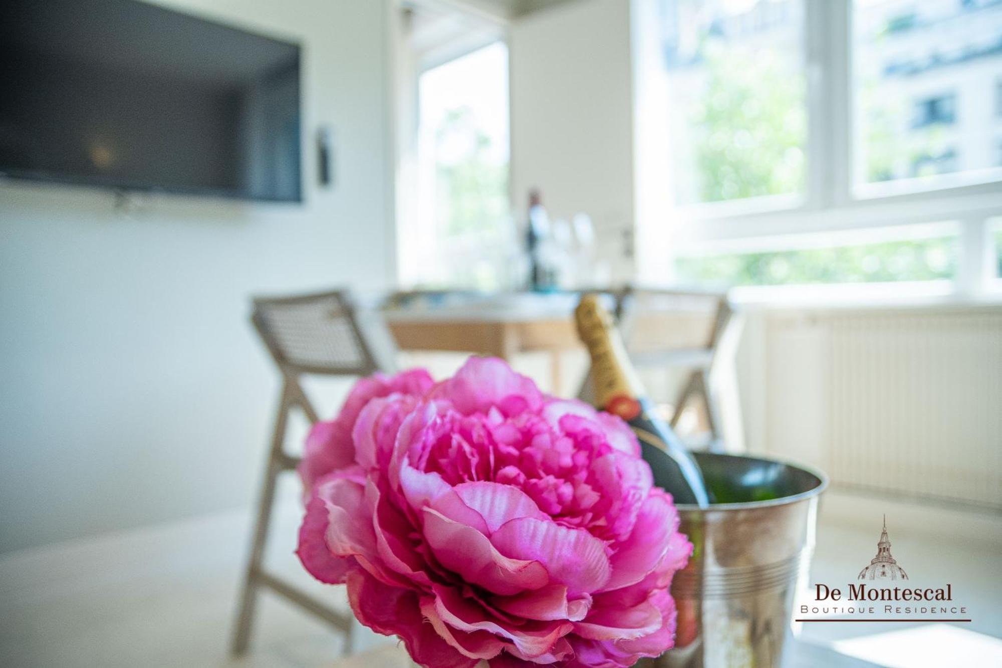 De Montescal - Hot Tub And Ac Cosy Apartment A Prime Location 40M2 París Exterior foto