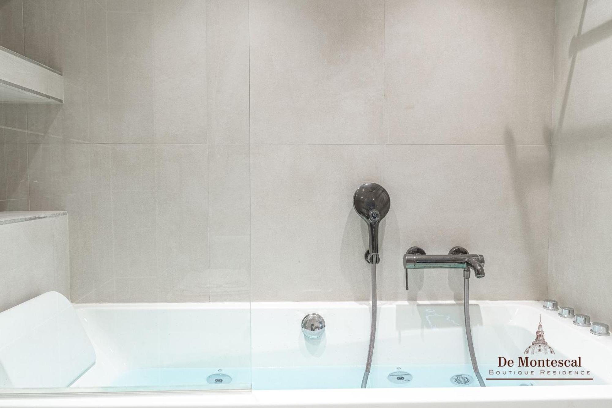 De Montescal - Hot Tub And Ac Cosy Apartment A Prime Location 40M2 París Exterior foto